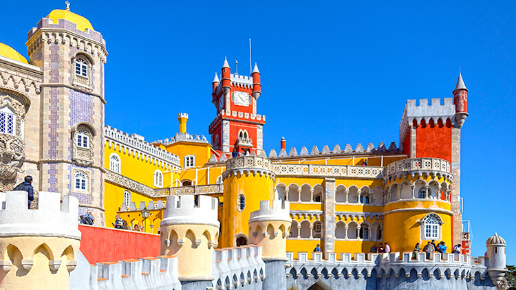 A Fairytale Crown: Park and National Palace of Pena